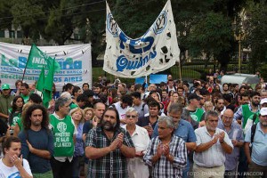 Trabajadores del Ministerio de Educación realizan un acto frente al Palacio Pizurno en repudio a los despidos de los trabajadores del plan Conectar Igualdad. Ciudad de Buenos Aires. 9 de marzo de 2016. Foto: Daniela Yechúa / ANCCOM