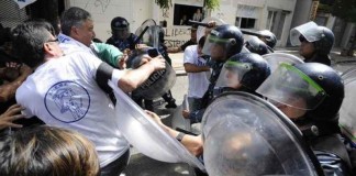 Imágenes de la represión a maestras en La Plata