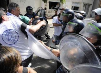 Imágenes de la represión a maestras en La Plata