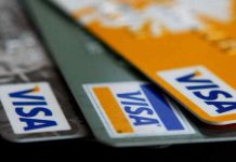 Caen las operaciones con tarjetas de cŕedito y débito