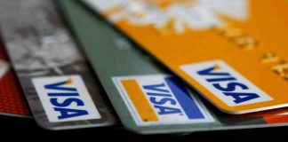 Caen las operaciones con tarjetas de cŕedito y débito