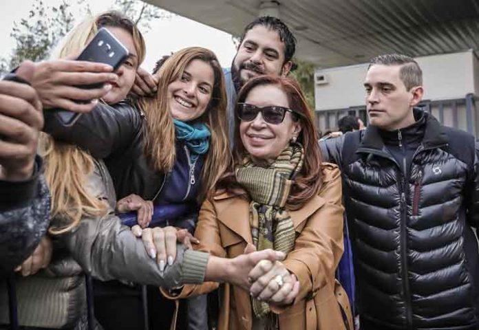 Cristina regresó al país