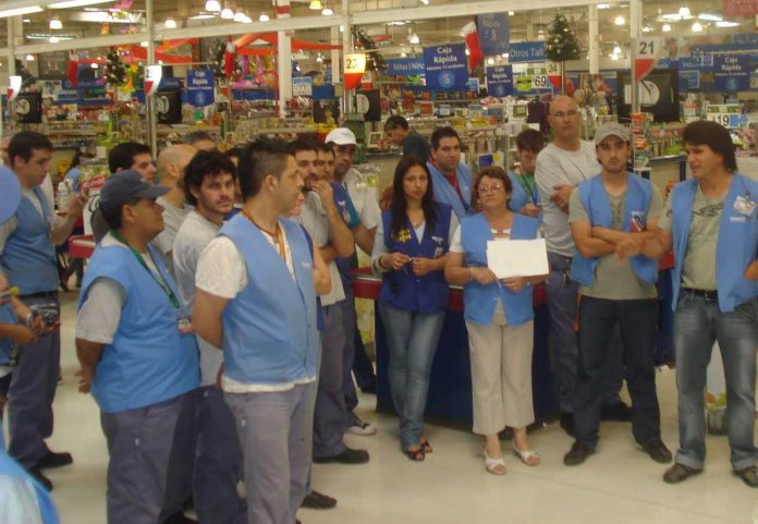 Walmart despidió a 55 trabajadores
