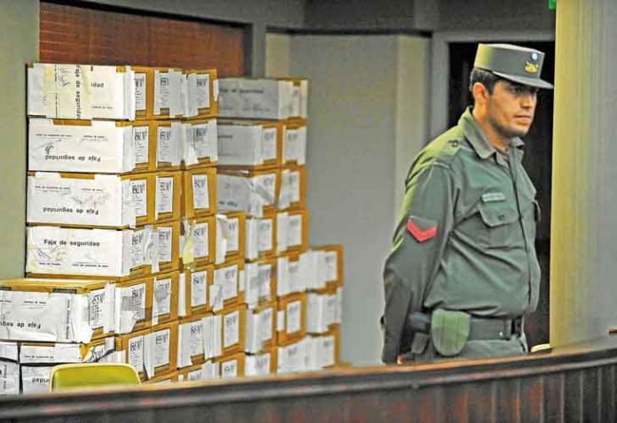 Gendarmería distribuye las urnas para las PASO