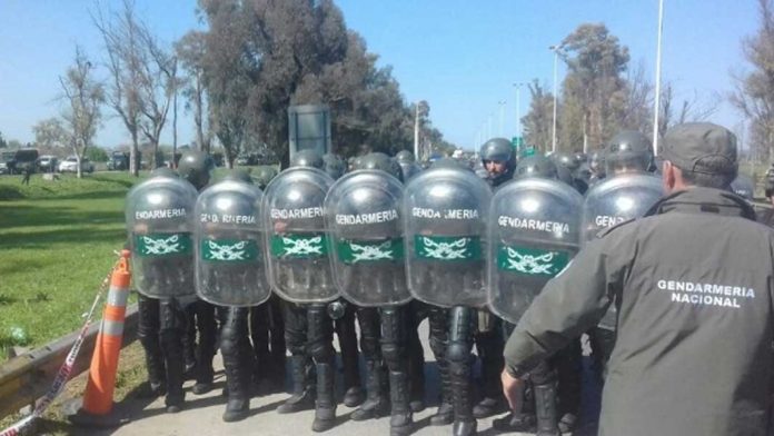 Gendarmería Reprimió a trabajadores de Cresta Roja